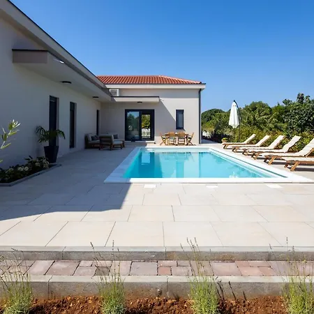 J&p Vila Sukosan