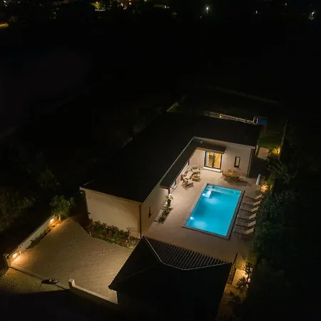 J&p Villa *